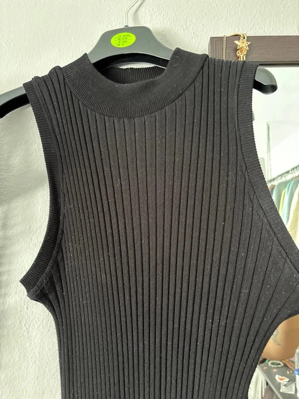 Vestido midi de canalé de Zara